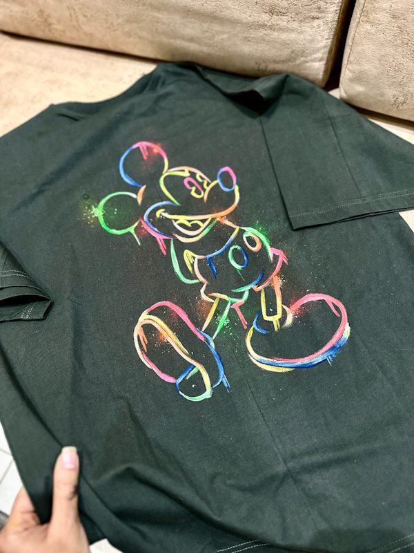 نقاشی میکی موس روی لباس از گالری دیوا 1 نقاشی میکی موس روی لباس – نمای کامل