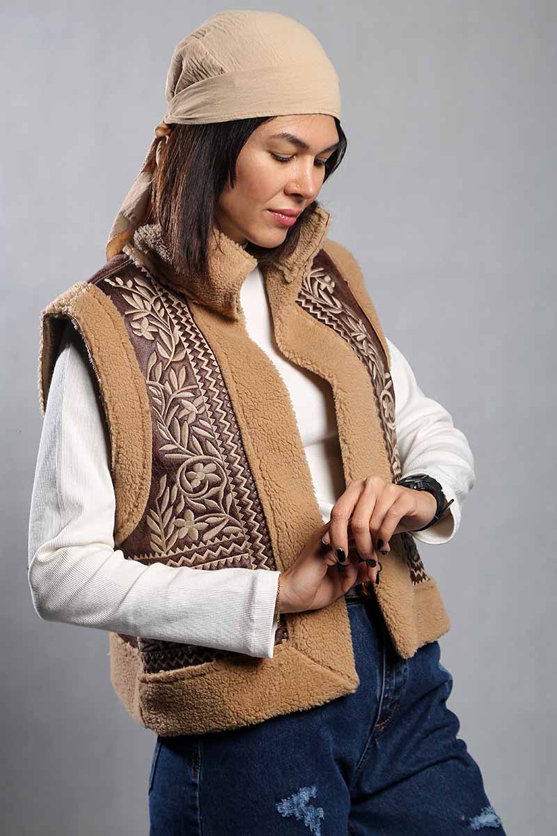 استایل شب یلدا با چرم گلدوزی