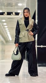 کت کژوال دوتکه زیتونی روشن و چرم مشکی با جیبهای کارگو پاکتی